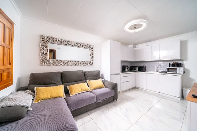 2 slaapkamer Rijtjeshuis te koop in La Marina, Elche / Elx met zwembad - € 129.500 (Ref: 9748226)