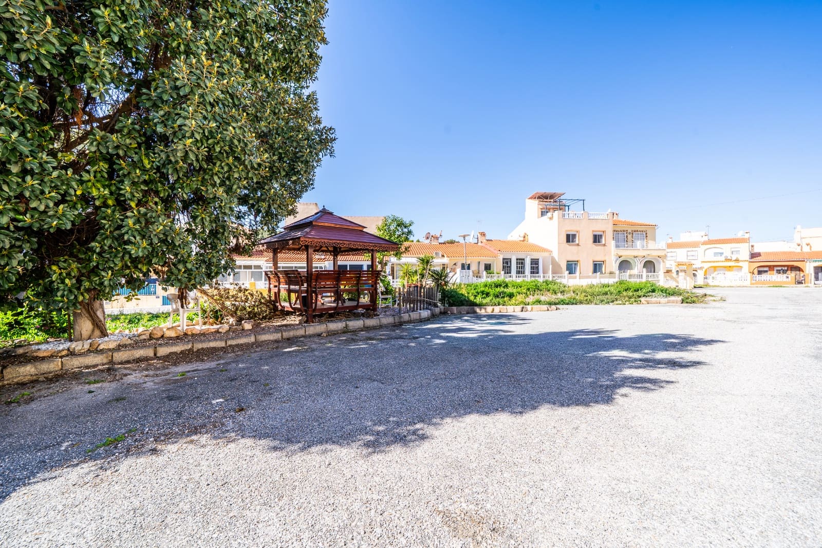 2 slaapkamer Rijtjeshuis te koop in La Marina met zwembad - € 129.500 (Ref: 9748226)