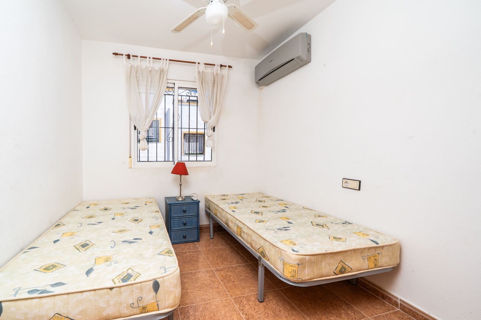 3 bedroom Semi-detached Villa for sale in La Marina with pool - € 189,000 (Ref: 9794932)