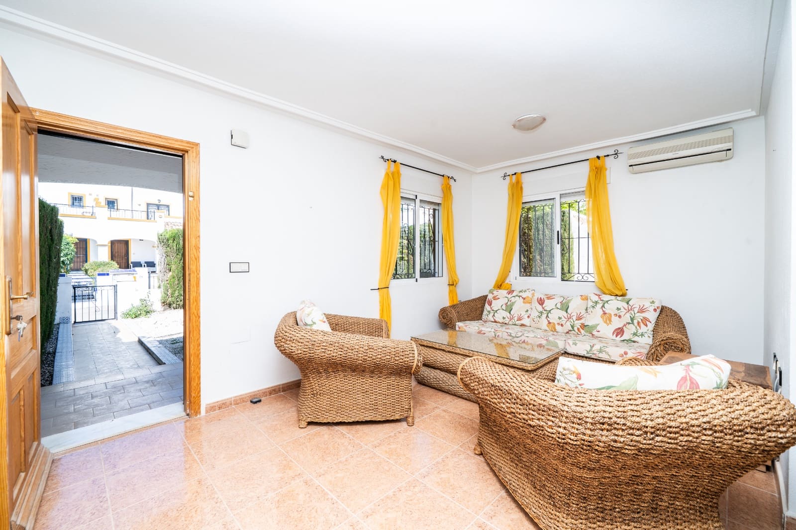 3 bedroom Semi-detached Villa for sale in La Marina with pool - € 189,000 (Ref: 9794932)