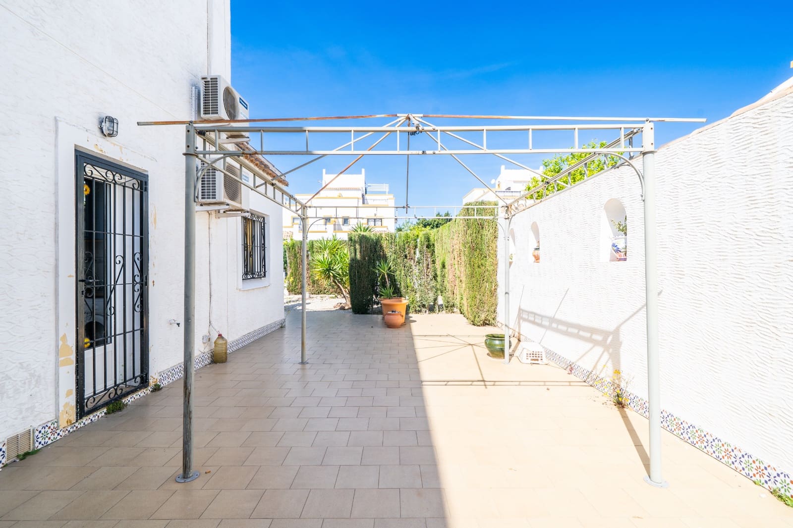 3 bedroom Semi-detached Villa for sale in La Marina with pool - € 189,000 (Ref: 9794932)