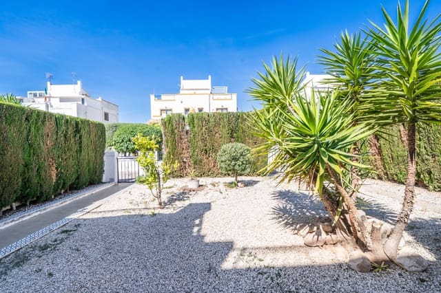 3 soveværelse Semi-Rækkehus til salg i La Marina, Elche / Elx med swimmingpool - € 189.000 (Ref: 9794932)