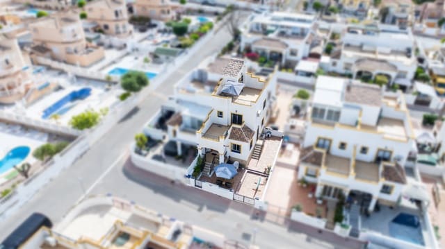 3 sovrum Semi-fristående Villa till salu i La Marina, Elche / Elx med pool - 189 000 € (Ref: 9801472)