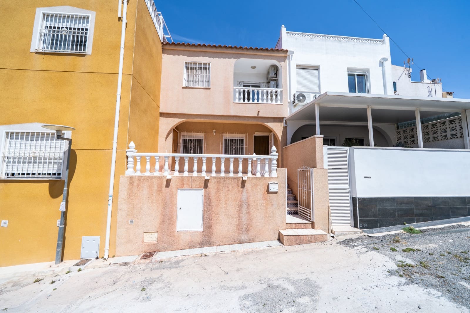 2 Zimmer Reihenhaus zu verkaufen in La Marina mit Pool - 129.950 € (Ref: 9815029)