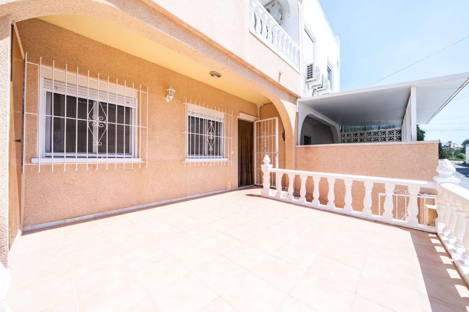 2 Zimmer Reihenhaus zu verkaufen in La Marina mit Pool - 129.950 € (Ref: 9815029)