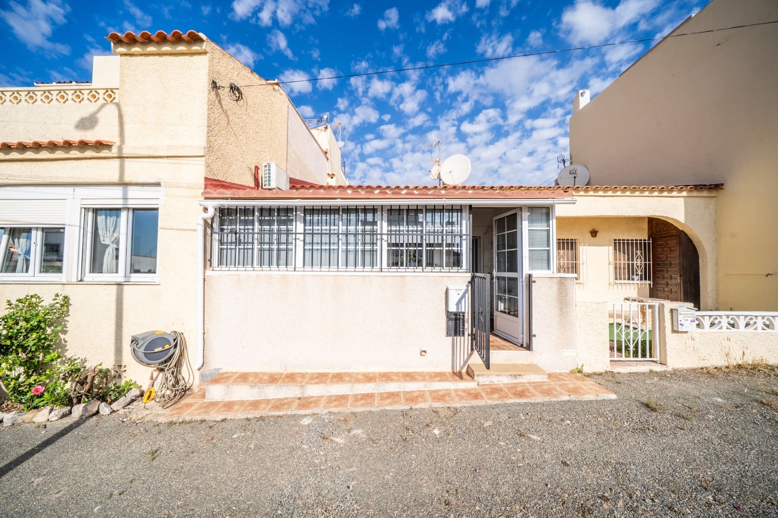 Adosado de 1 habitación en La Marina en venta con piscina - 90.000 € (Ref: 9820859)