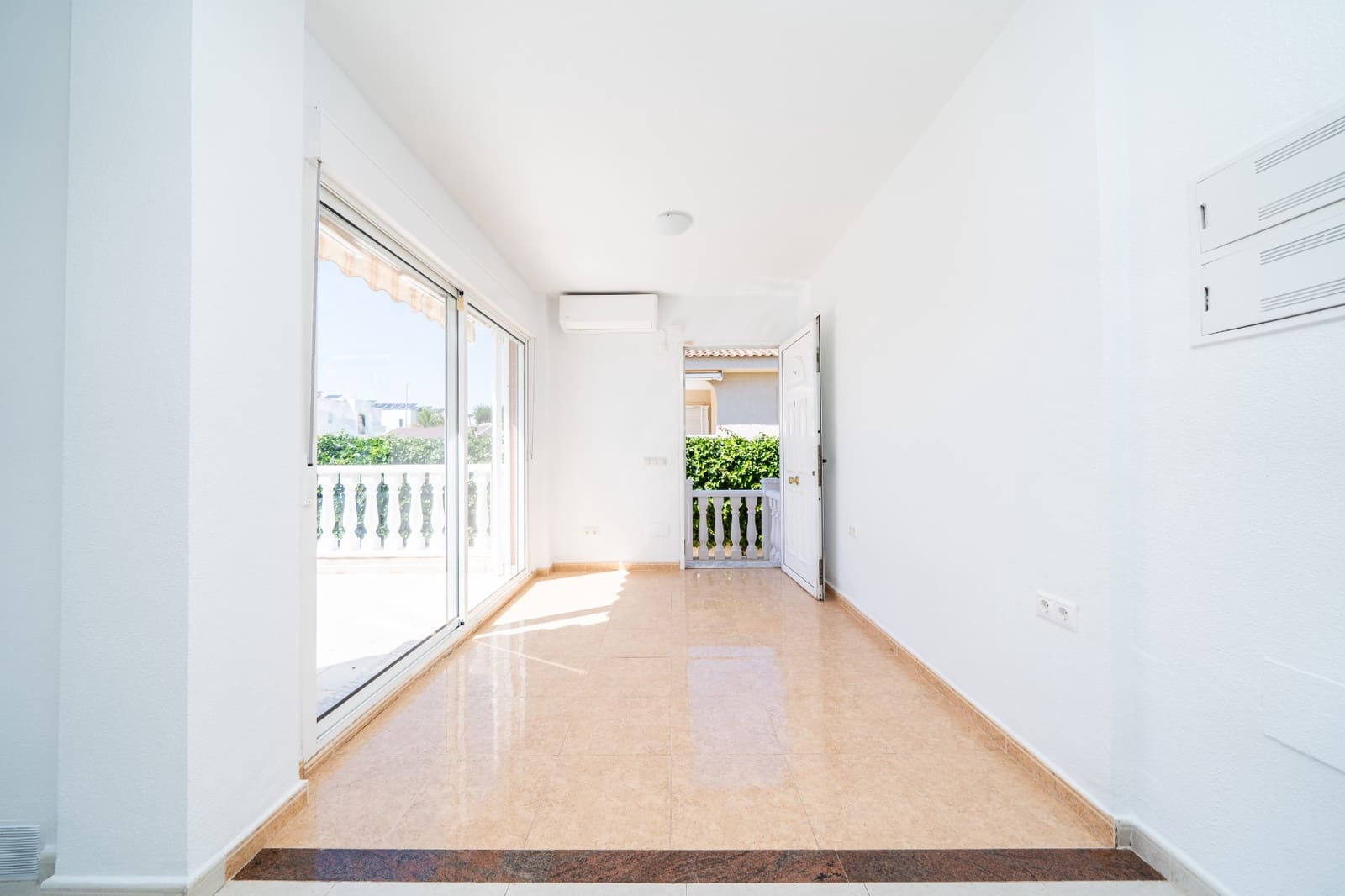 Chalet de 4 habitaciones en La Marina en venta con piscina - 425.000 € (Ref: 9850125)