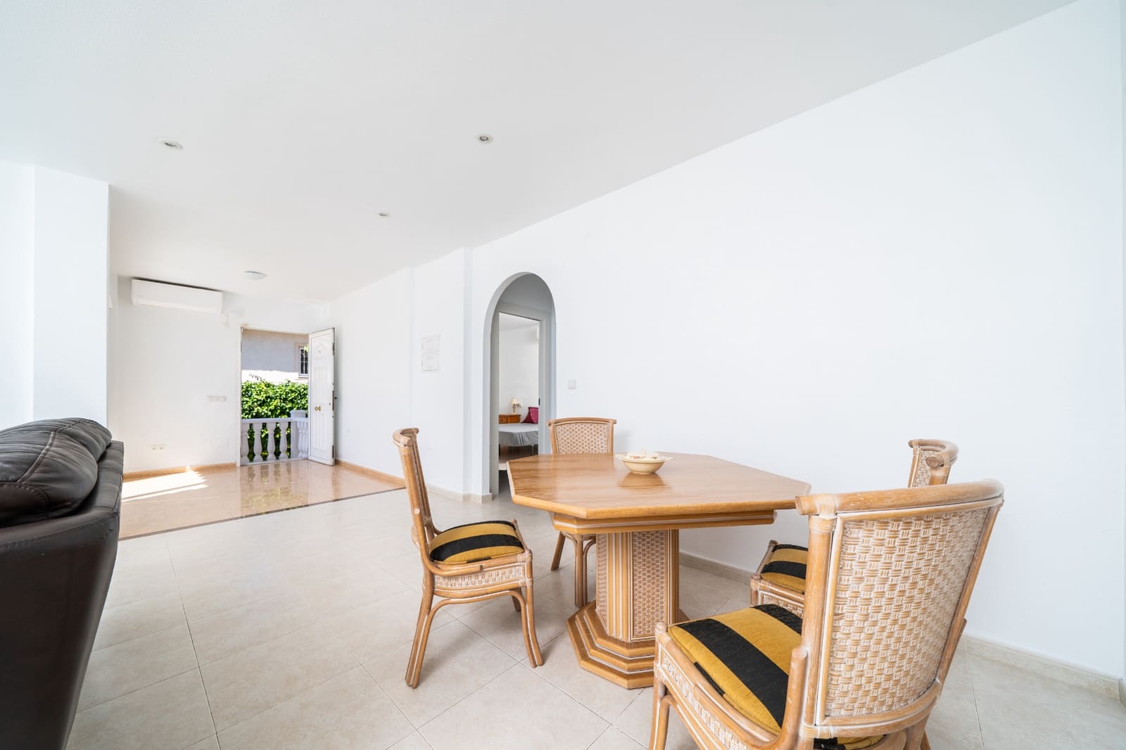 Chalet de 4 habitaciones en La Marina en venta con piscina - 425.000 € (Ref: 9850125)