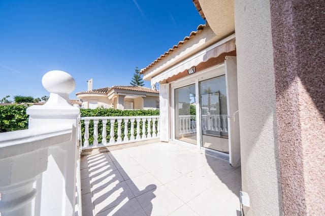 4 soveværelse Villa til salg i La Marina, Elche / Elx med swimmingpool - € 425.000 (Ref: 9850125)