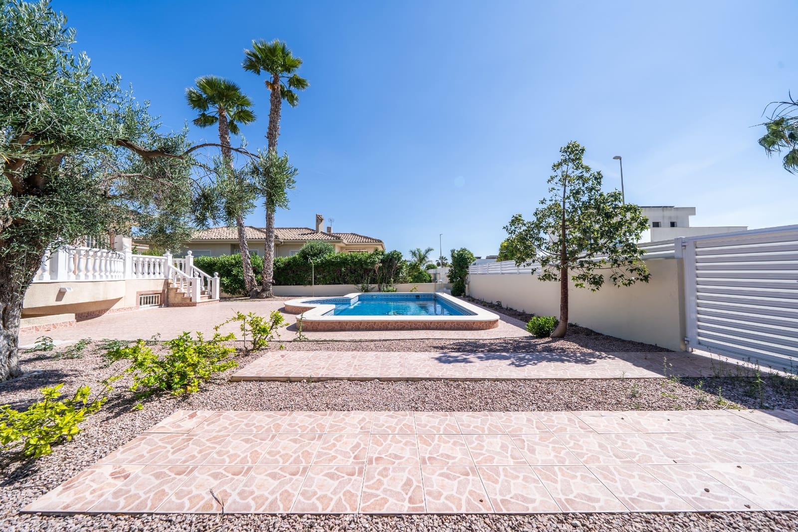 Chalet de 4 habitaciones en La Marina en venta con piscina - 425.000 € (Ref: 9850125)