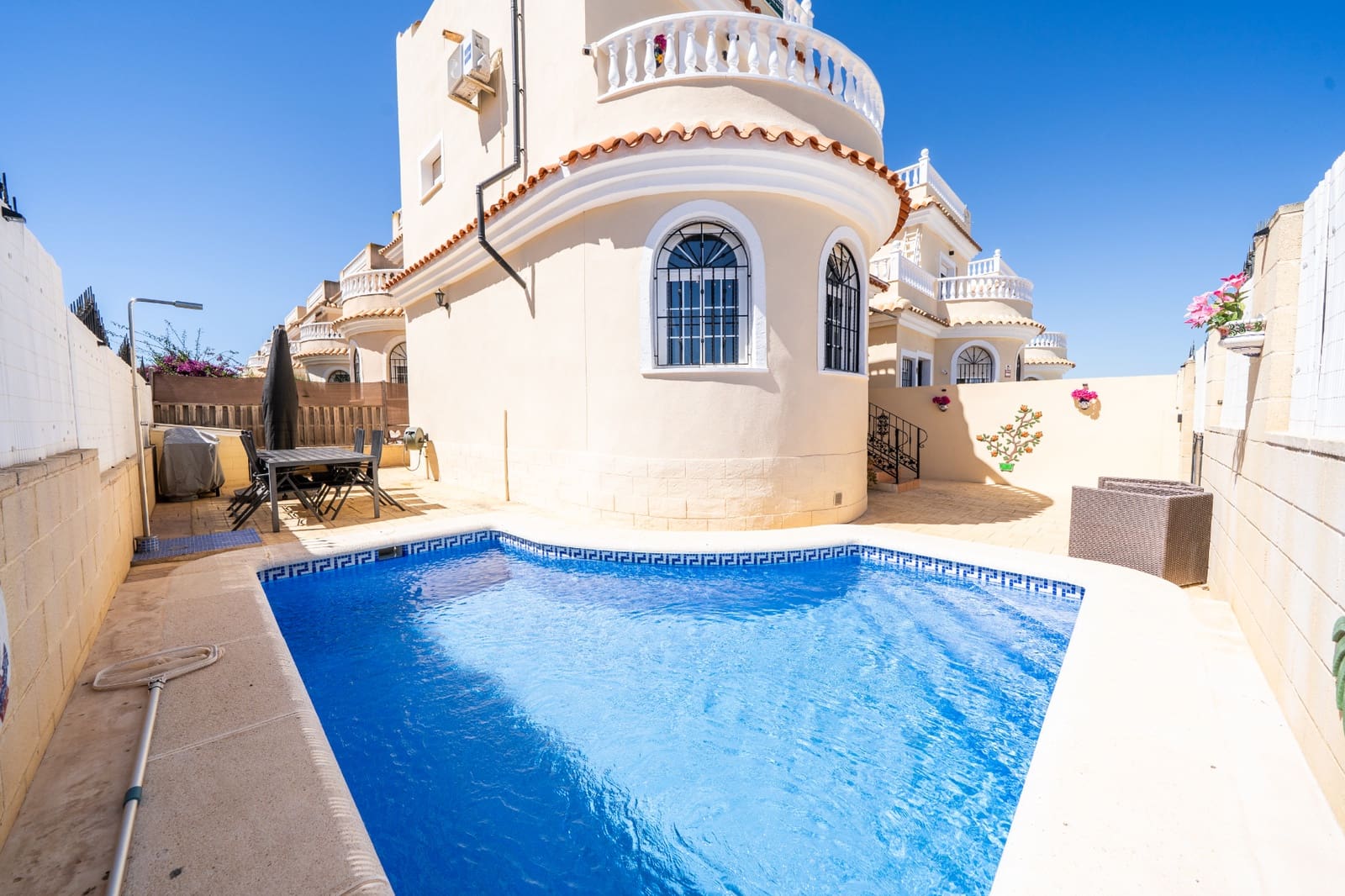 3 sovrum Villa till salu i La Marina med pool - 255 000 € (Ref: 9853034)