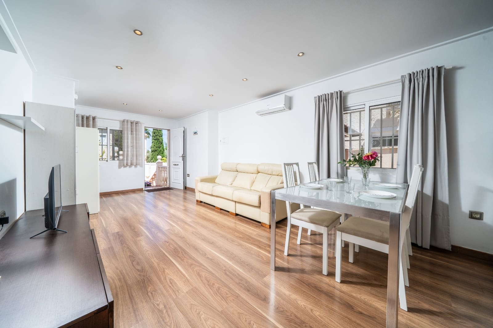 3 sypialnia Willa na sprzedaż w La Marina z basenem - 269 000 € (Ref: 9860662)