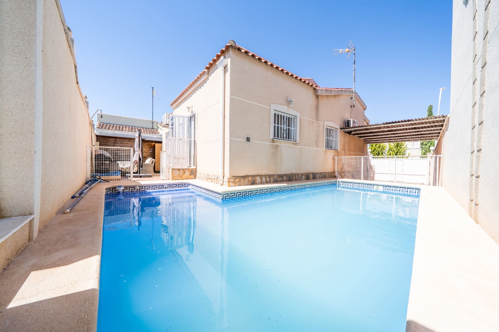 3 sypialnia Willa na sprzedaż w La Marina z basenem - 269 000 € (Ref: 9860662)
