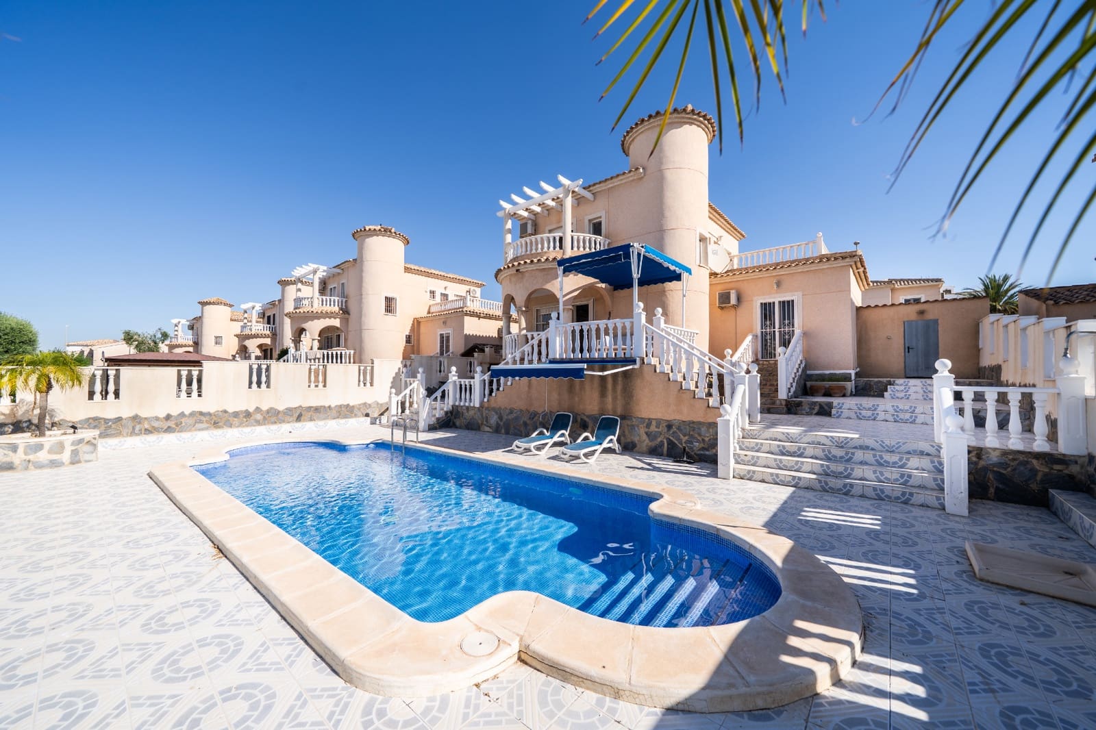 4 soveværelse Villa til salg i La Marina med swimmingpool - € 395.500 (Ref: 9863436)