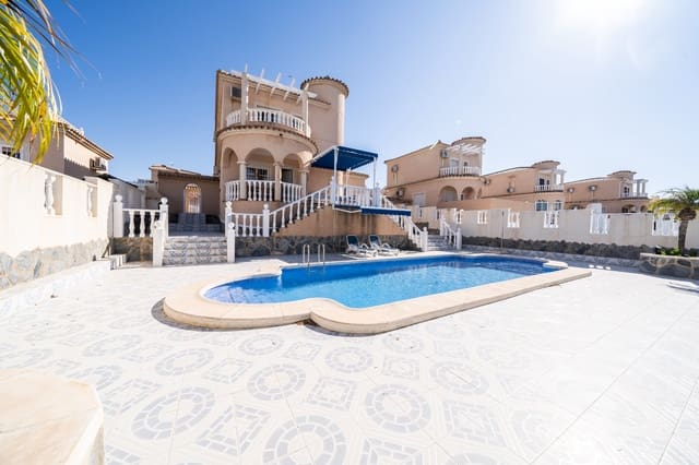 Chalet de 4 habitaciones en La Marina, Elche / Elx en venta con piscina - 395.500 € (Ref: 9863436)