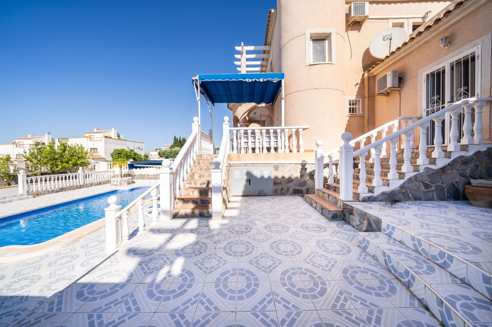 4 soveværelse Villa til salg i La Marina med swimmingpool - € 395.500 (Ref: 9863436)
