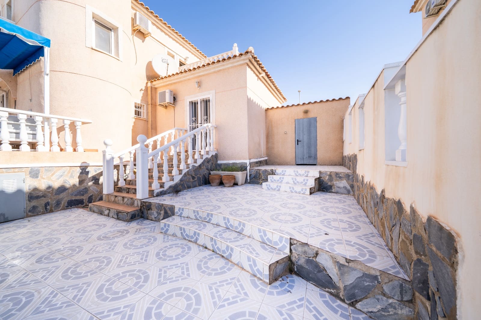4 soveværelse Villa til salg i La Marina med swimmingpool - € 395.500 (Ref: 9863436)