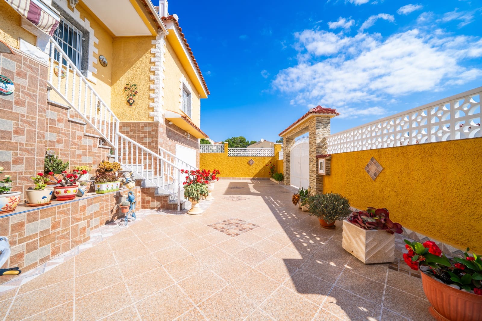 4 soveværelse Villa til salg i La Marina med swimmingpool - € 279.000 (Ref: 9880224)