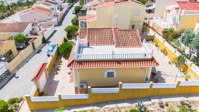 4 soveværelse Villa til salg i La Marina, Elche / Elx med swimmingpool - € 279.000 (Ref: 9880224)