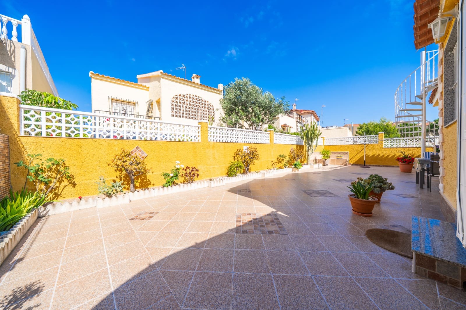 4 soveværelse Villa til salg i La Marina med swimmingpool - € 279.000 (Ref: 9880224)