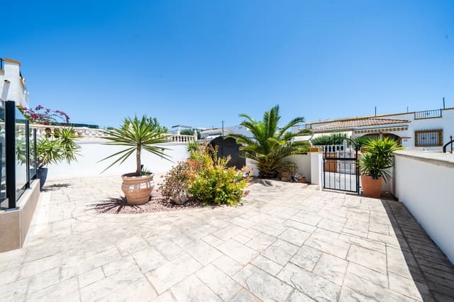2 soverom Kjedet enebolig til salgs i La Marina, Elche / Elx med svømmebasseng - € 210 000 (Ref: 9891227)