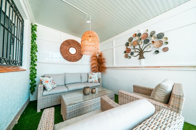2 soverom Kjedet enebolig til salgs i La Marina, Elche / Elx med svømmebasseng - € 210 000 (Ref: 9891227)