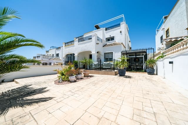 2 soverom Kjedet enebolig til salgs i La Marina, Elche / Elx med svømmebasseng - € 210 000 (Ref: 9891227)