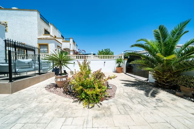 2 soverom Kjedet enebolig til salgs i La Marina, Elche / Elx med svømmebasseng - € 210 000 (Ref: 9891227)