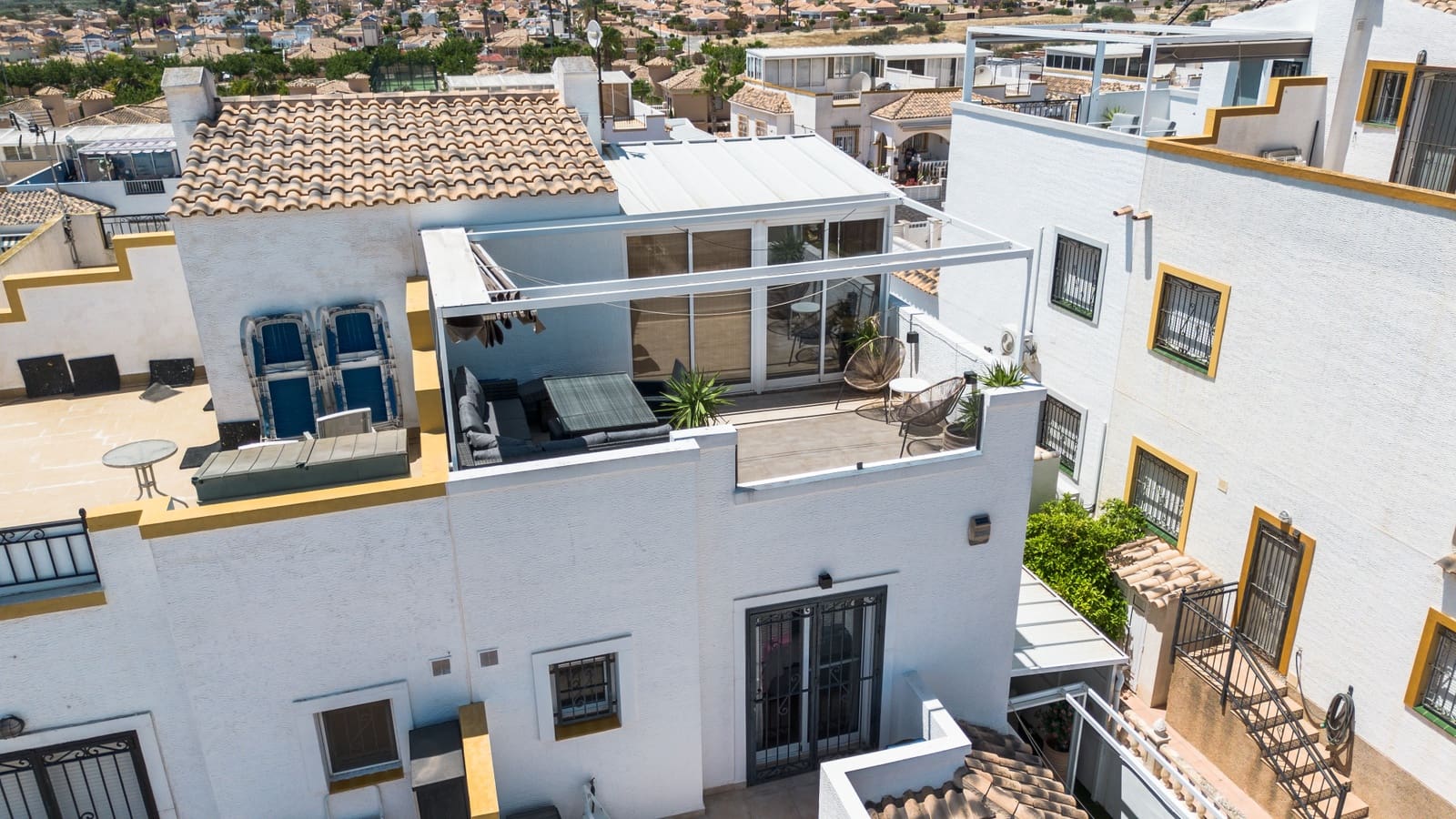 2 soverom Kjedet enebolig til salgs i La Marina med svømmebasseng - € 210 000 (Ref: 9891227)