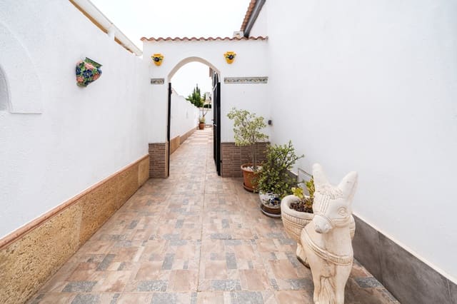 2 bedroom Villa for sale in La Marina, Elche / Elx with pool - € 225,000 (Ref: 9895433)