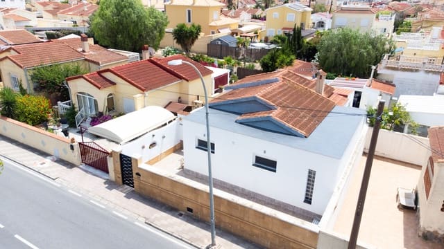 2 bedroom Villa for sale in La Marina, Elche / Elx with pool - € 225,000 (Ref: 9895433)