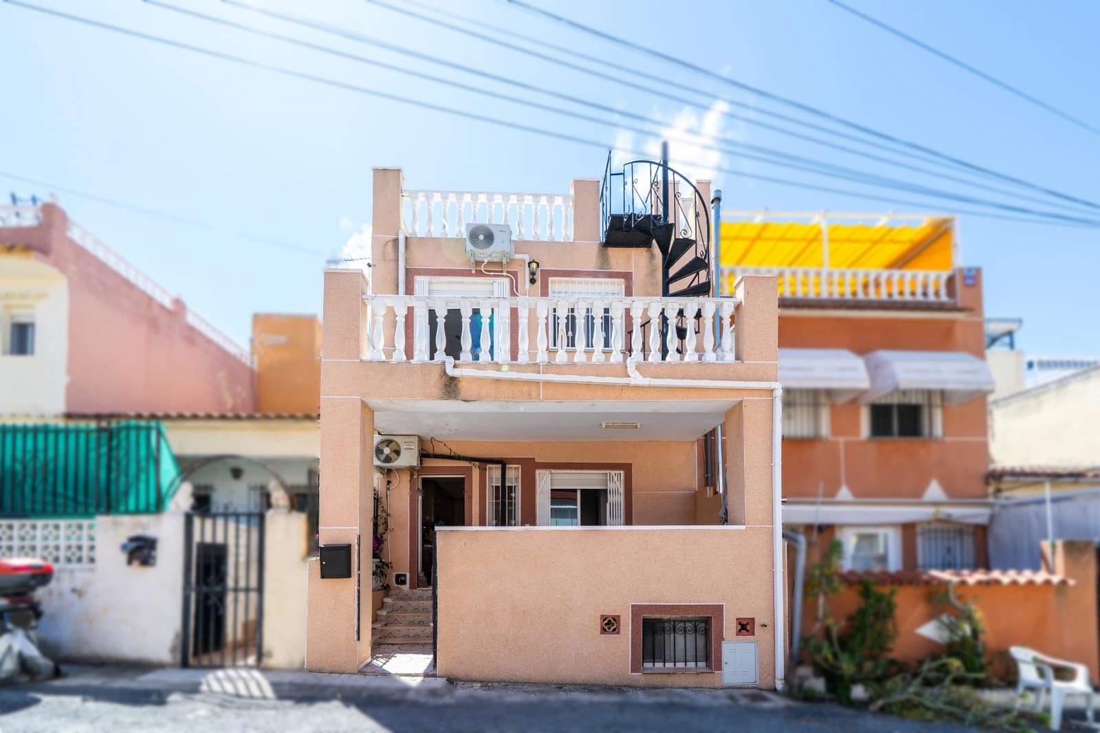2 Zimmer Reihenhaus zu verkaufen in La Marina mit Pool - 124.000 € (Ref: 9902101)