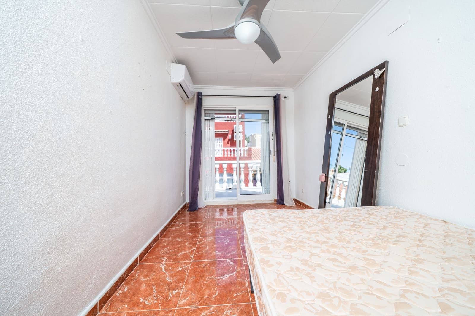 2 Zimmer Reihenhaus zu verkaufen in La Marina mit Pool - 124.000 € (Ref: 9902101)