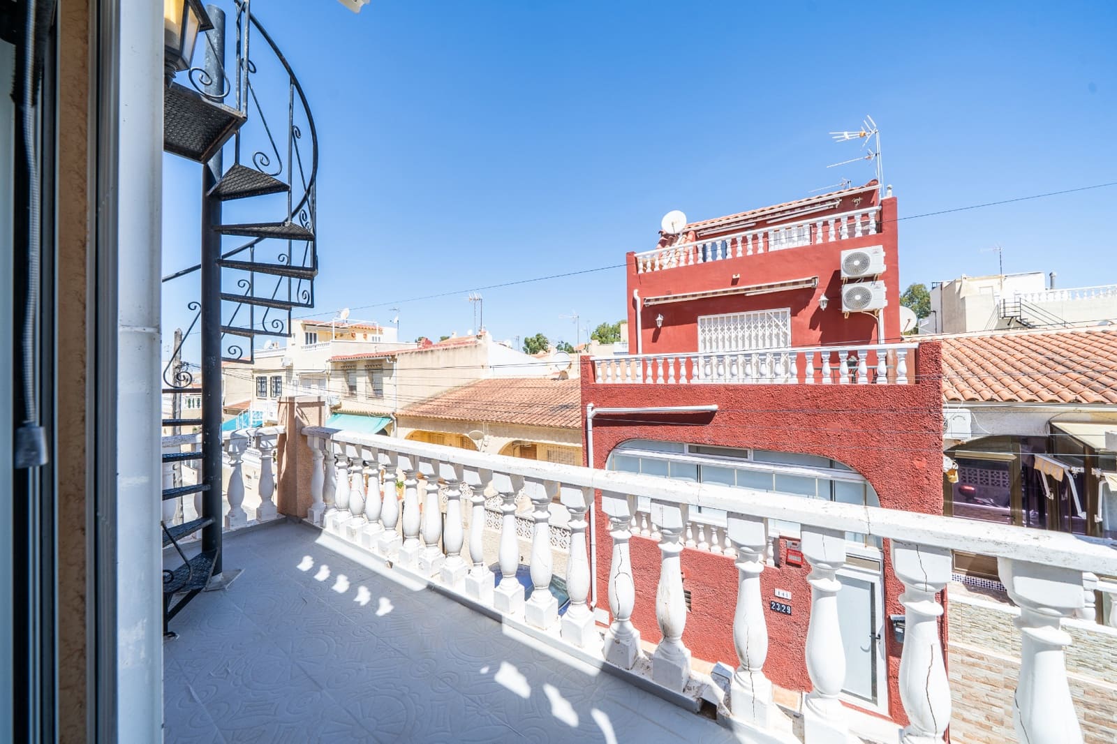 2 Zimmer Reihenhaus zu verkaufen in La Marina mit Pool - 124.000 € (Ref: 9902101)