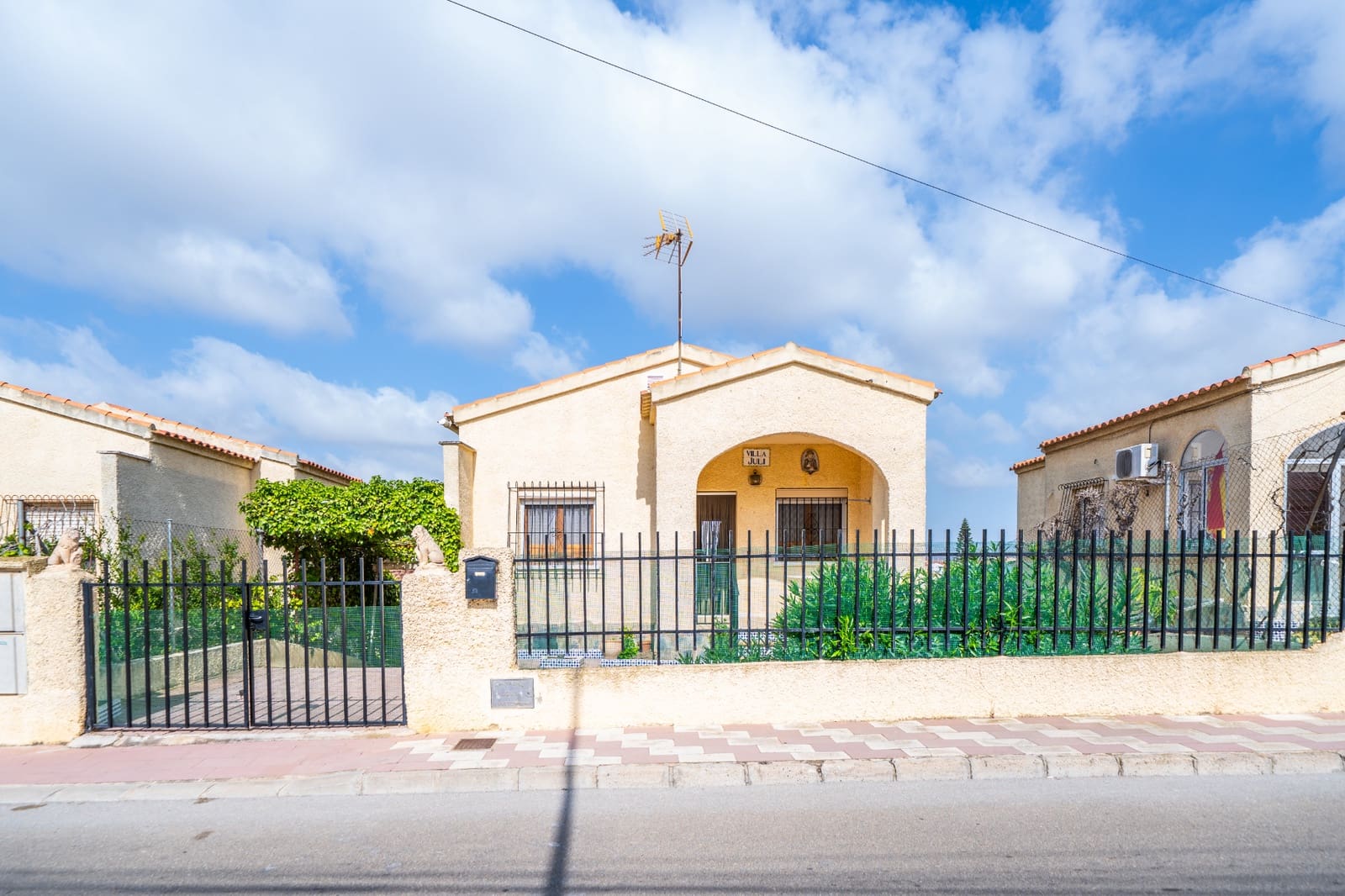 5 chambre Villa/Maison à vendre à La Marina avec piscine - 175 000 € (Ref: 9935124)
