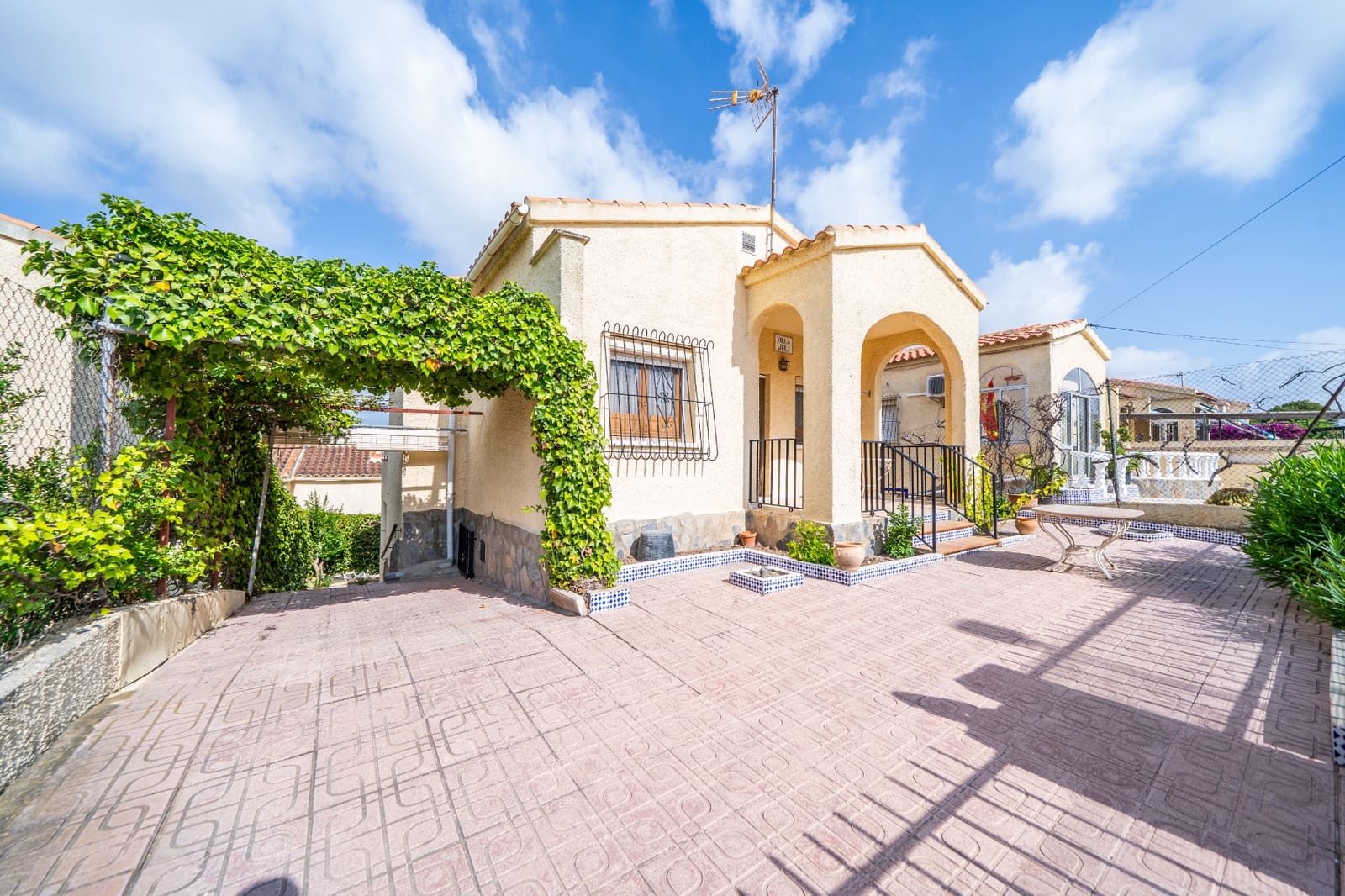 5 chambre Villa/Maison à vendre à La Marina avec piscine - 175 000 € (Ref: 9935124)