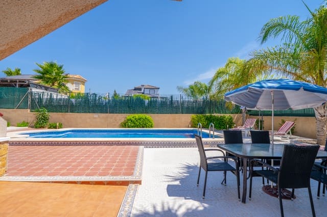 3 soveværelse Villa til salg i La Marina, Elche / Elx med swimmingpool - € 349.000 (Ref: 9937229)