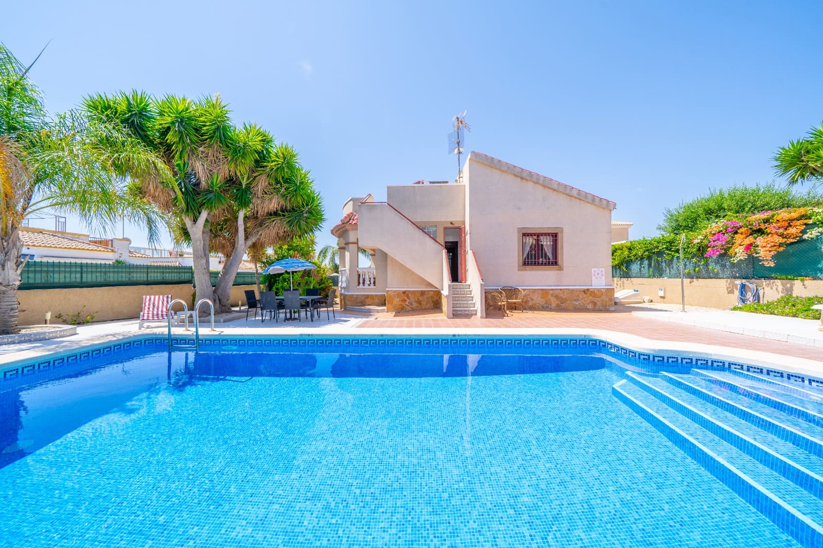 3 soveværelse Villa til salg i La Marina med swimmingpool - € 349.000 (Ref: 9937229)