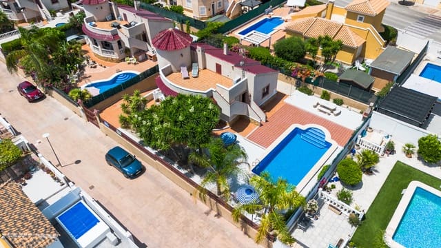 3 soveværelse Villa til salg i La Marina, Elche / Elx med swimmingpool - € 349.000 (Ref: 9937229)