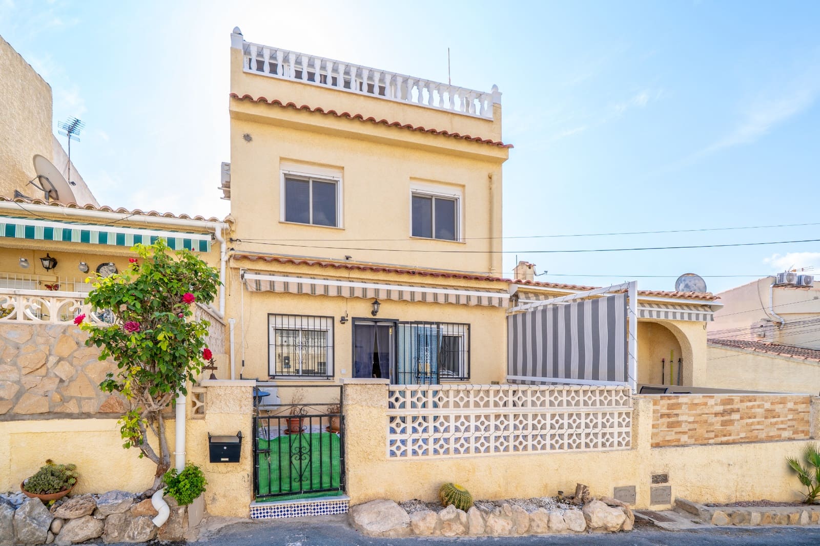 2 chambre Villa/Maison Mitoyenne à vendre à La Marina avec piscine - 129 000 € (Ref: 9941197)