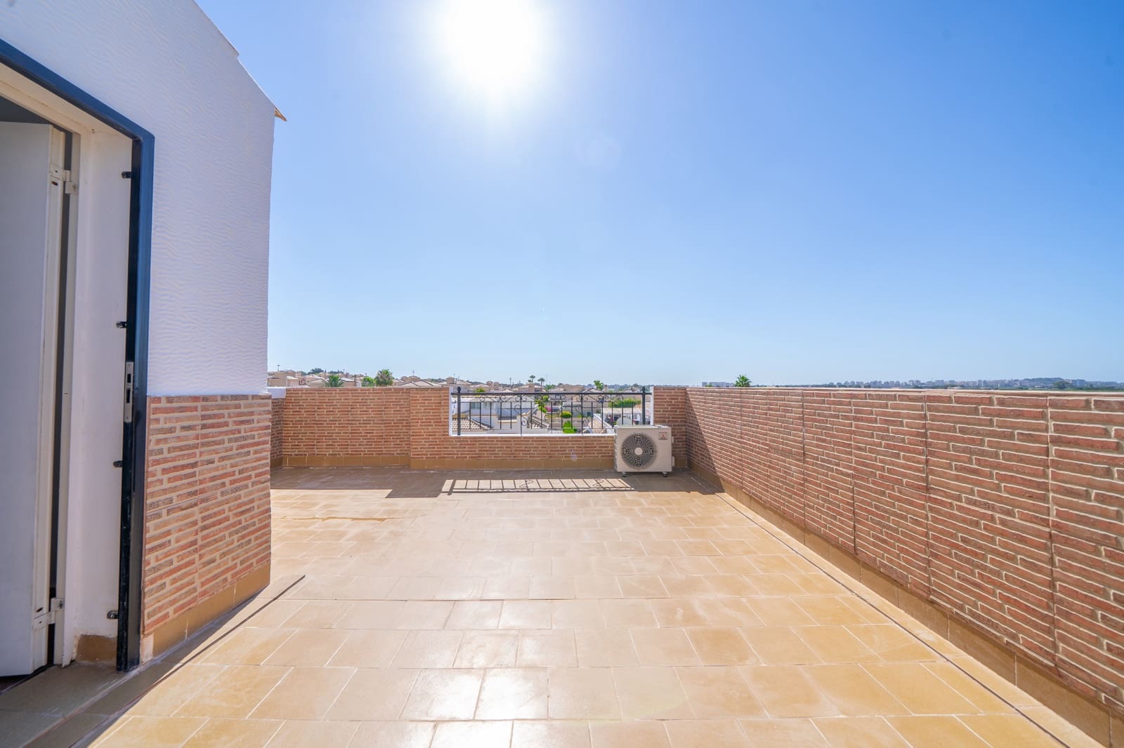 3 slaapkamer Halfvrijstaande villa te koop in La Marina met zwembad - € 189.000 (Ref: 9944449)