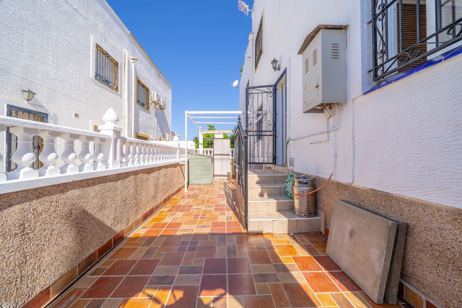 3 slaapkamer Halfvrijstaande villa te koop in La Marina met zwembad - € 189.000 (Ref: 9944449)