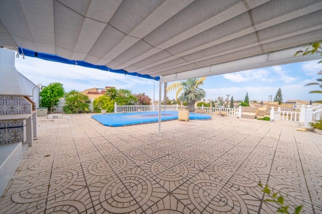 3 soveværelse Villa til salg i La Marina, Elche / Elx med swimmingpool - € 440.000 (Ref: 9953358)