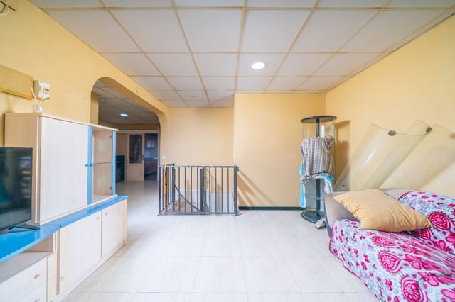 1 soveværelse Rækkehus til salg i La Marina, Elche / Elx med swimmingpool - € 95.000 (Ref: 9956224)