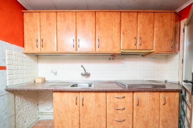 1 soveværelse Rækkehus til salg i La Marina, Elche / Elx med swimmingpool - € 95.000 (Ref: 9956224)