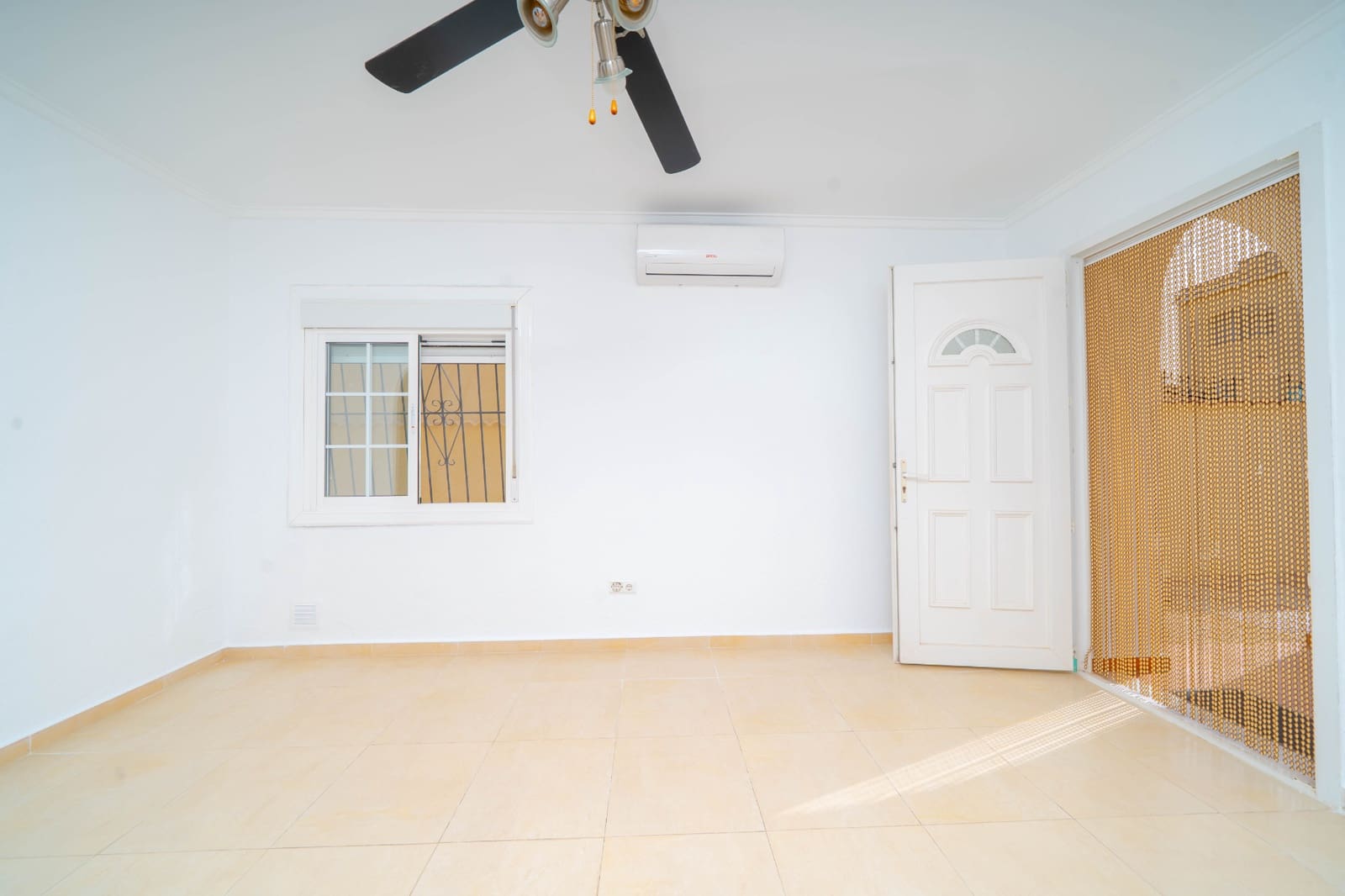 3 slaapkamer Villa te koop in La Marina met zwembad - € 225.000 (Ref: 9968608)