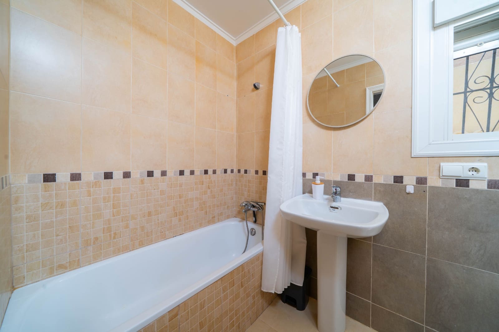 3 slaapkamer Villa te koop in La Marina met zwembad - € 225.000 (Ref: 9968608)