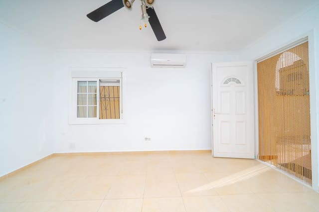 3 slaapkamer Villa te koop in La Marina, Elche / Elx met zwembad - € 225.000 (Ref: 9968608)