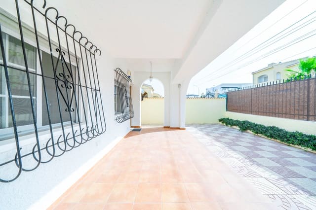 3 slaapkamer Villa te koop in La Marina, Elche / Elx met zwembad - € 225.000 (Ref: 9968608)