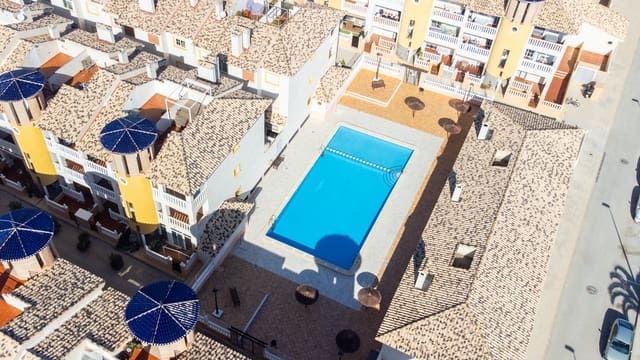 Apartamento de 2 habitaciones en El Pinet, Elche / Elx en venta con piscina - 165.000 € (Ref: 9972246)